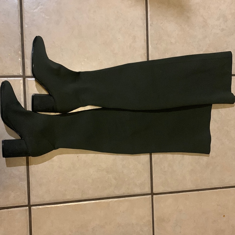 Size 7 small heel boots